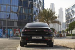 Peugeot e-408 GTL onthuld – elektrische fastback met sportieve luxe